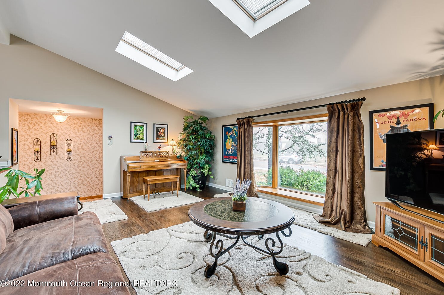 24 London Dr, East Brunswick, NJ 08816