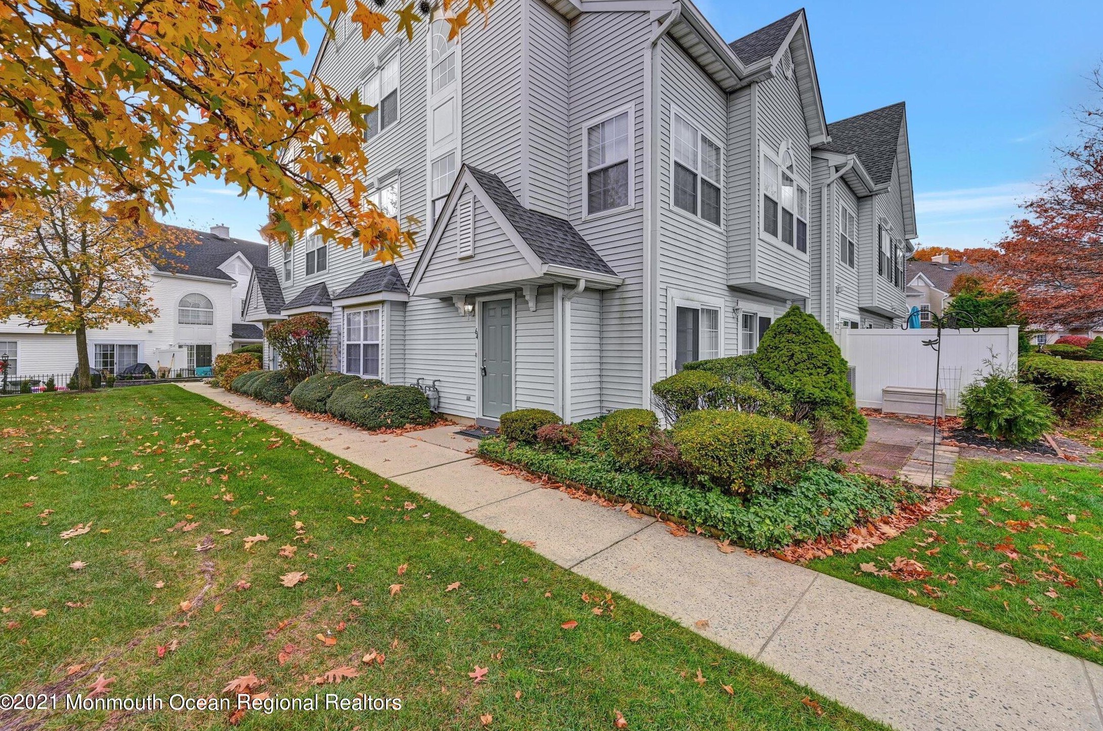 64 Phoenix Ct, Tinton Falls, NJ 07712