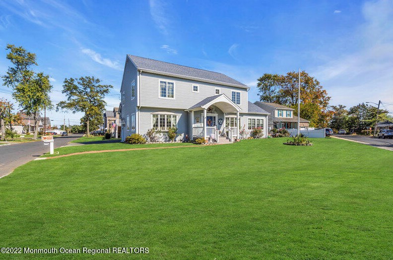 512 Beachview Ave, Keyport, NJ 07735-3207