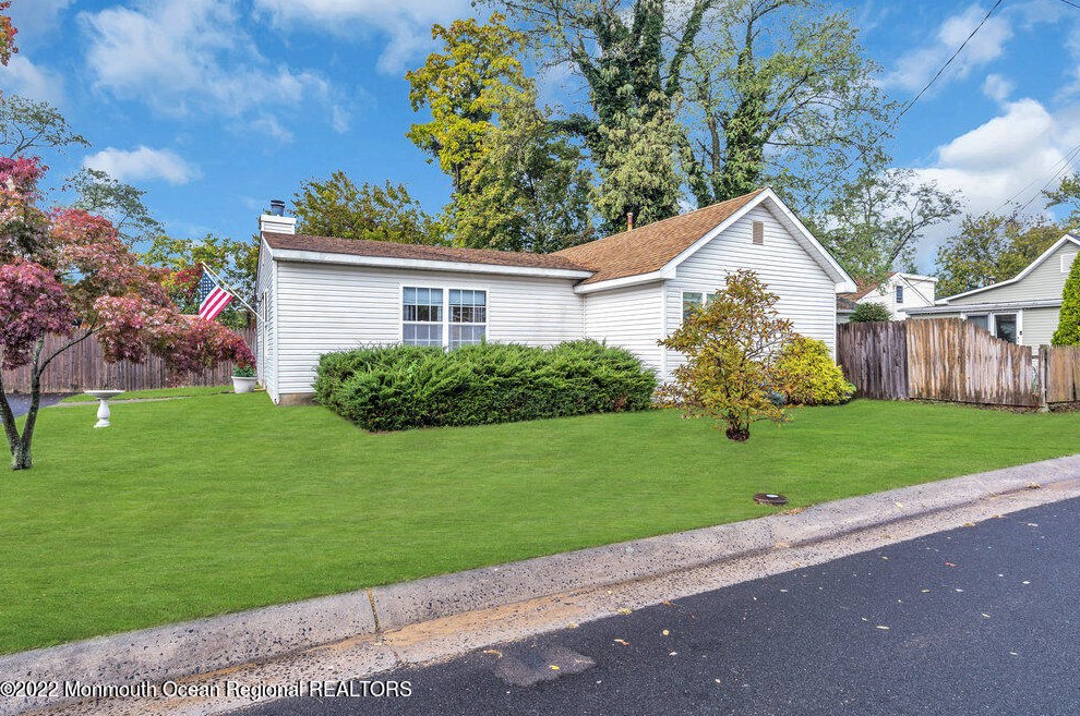 13 Carter Ave, Middletown, NJ 07748