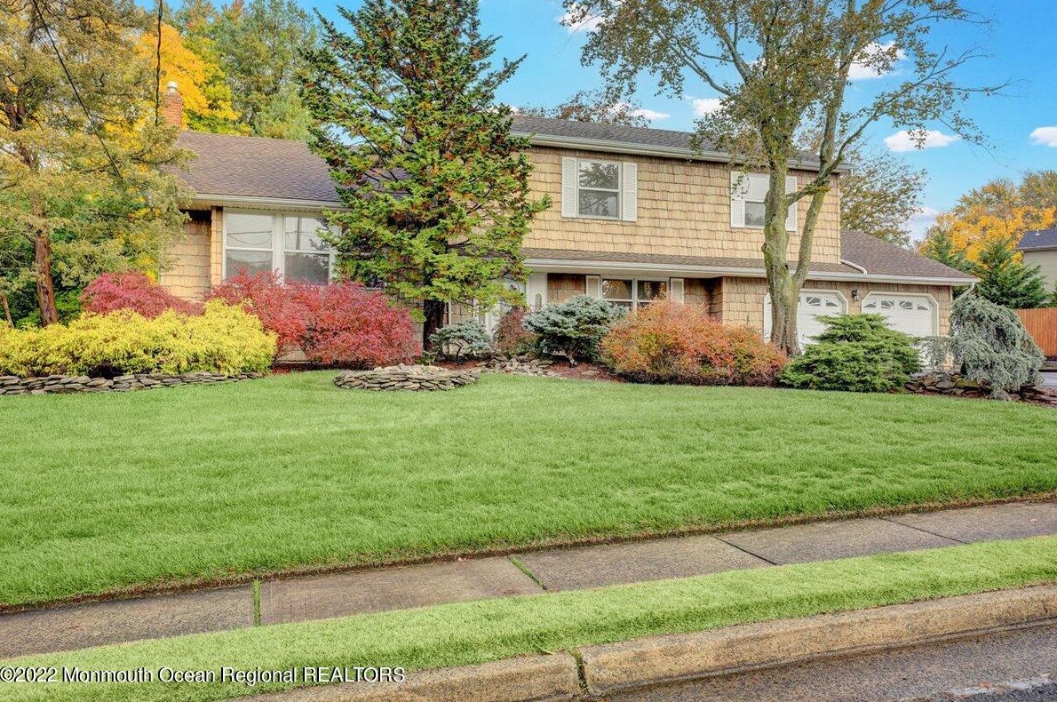 20 Lake Ontario Ln, Morganville, NJ 07751
