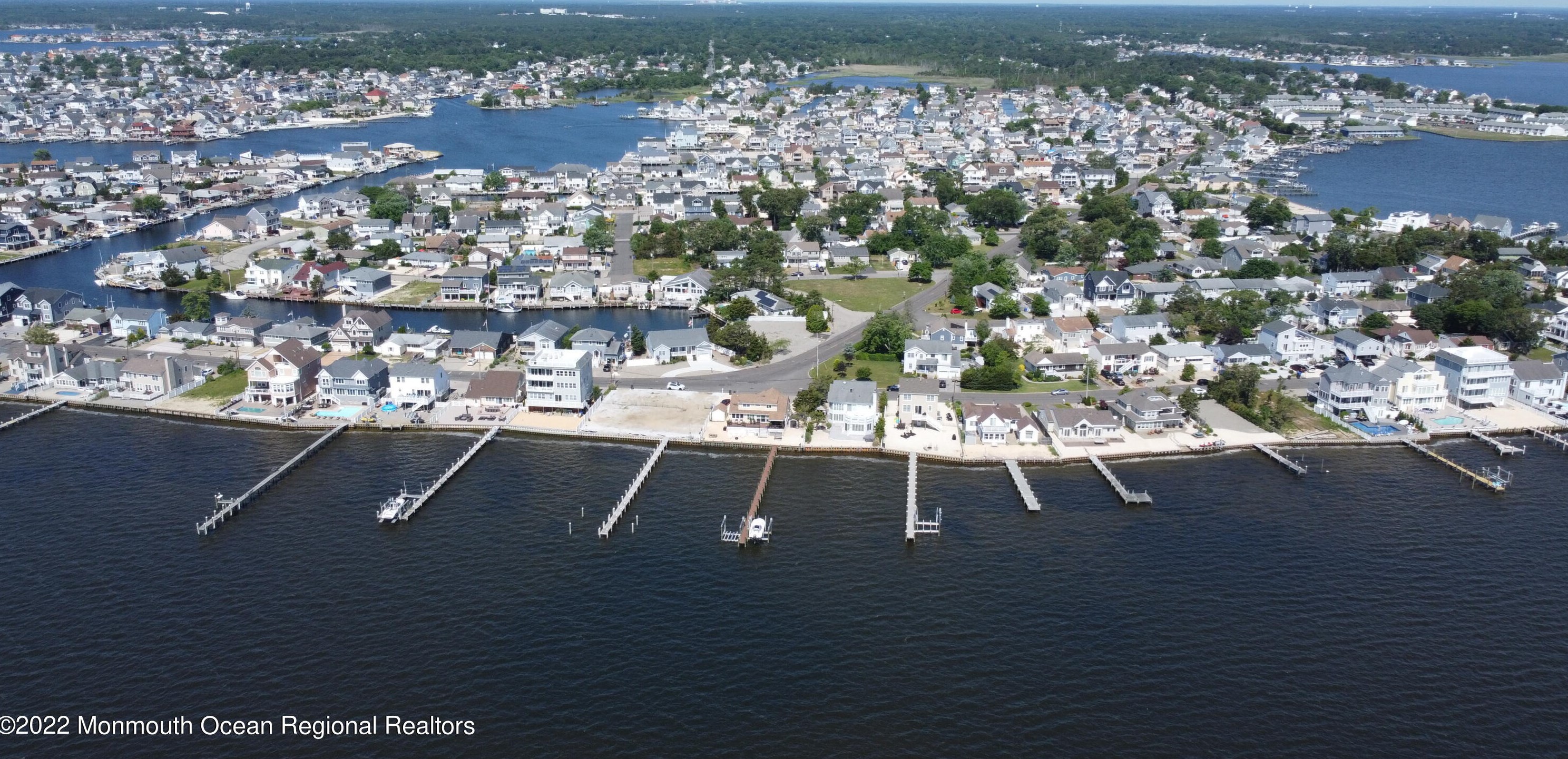 667 Bayview Dr, Toms River NJ  08753-2005 exterior