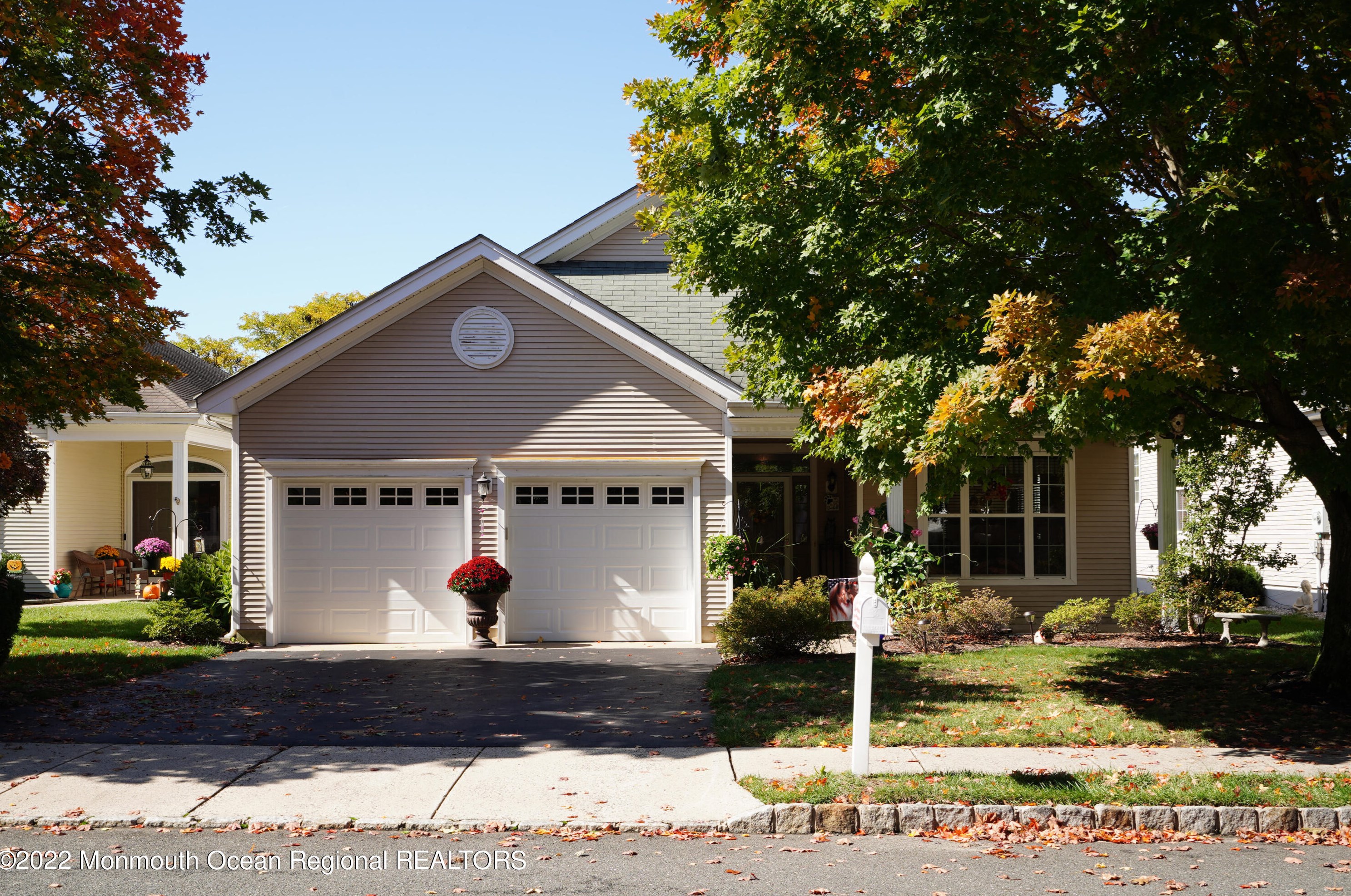 25 Springlawn Dr, Lakewood, NJ 08701