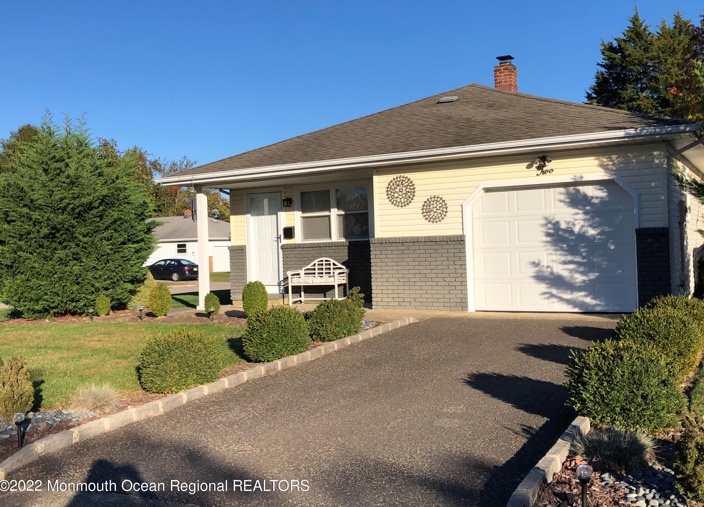 2 Bolans Ct, Toms River, NJ 08757-4634