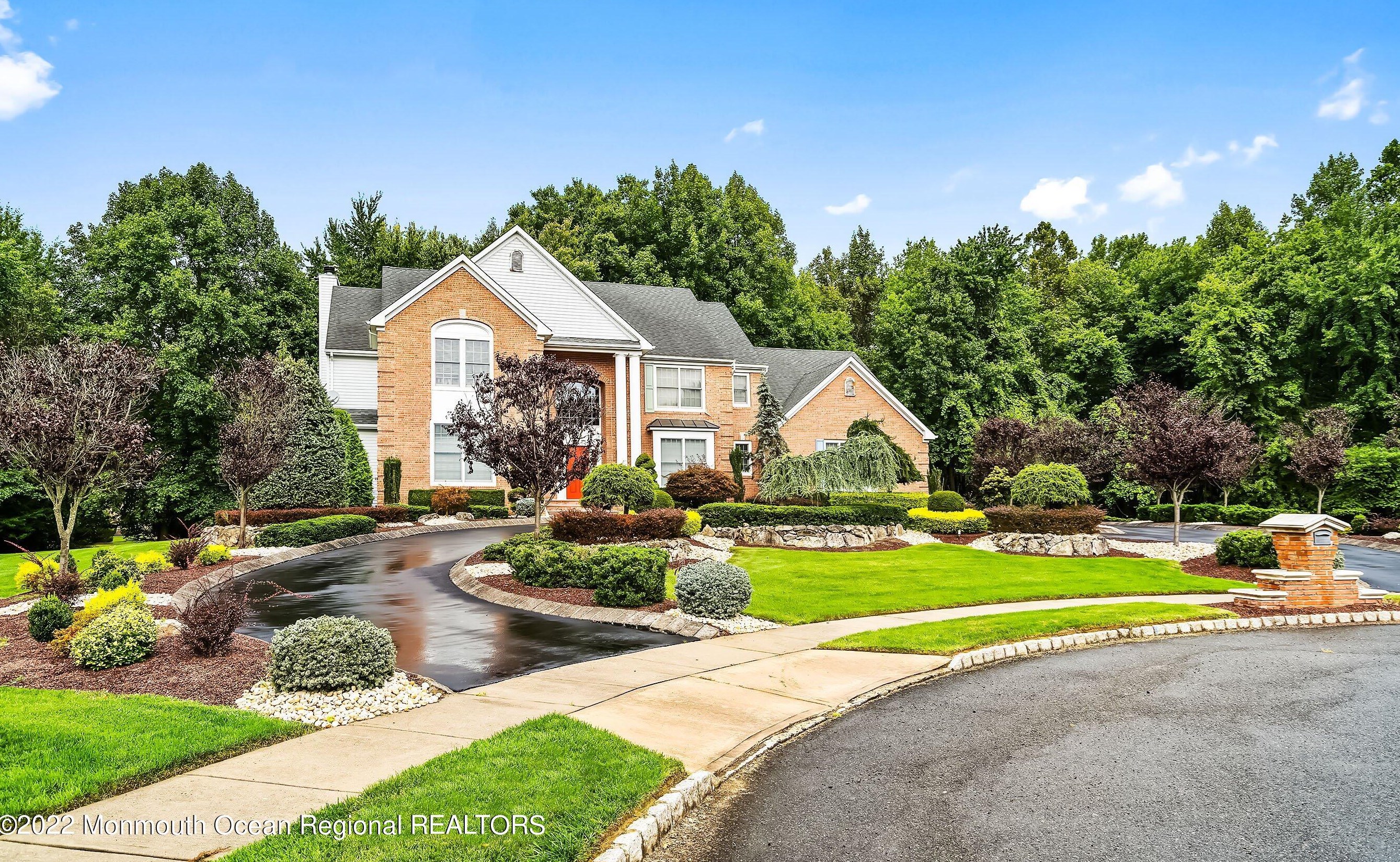 105 Blue Jay Ct, Millstone Township, NJ 07726-3406