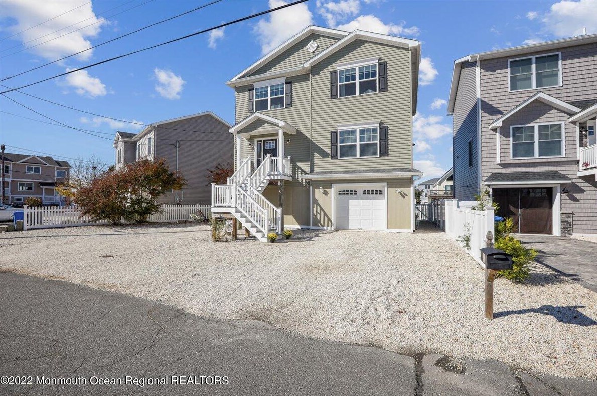 12 Ronnie Dr, Cedar Bonnet Island, NJ 08050