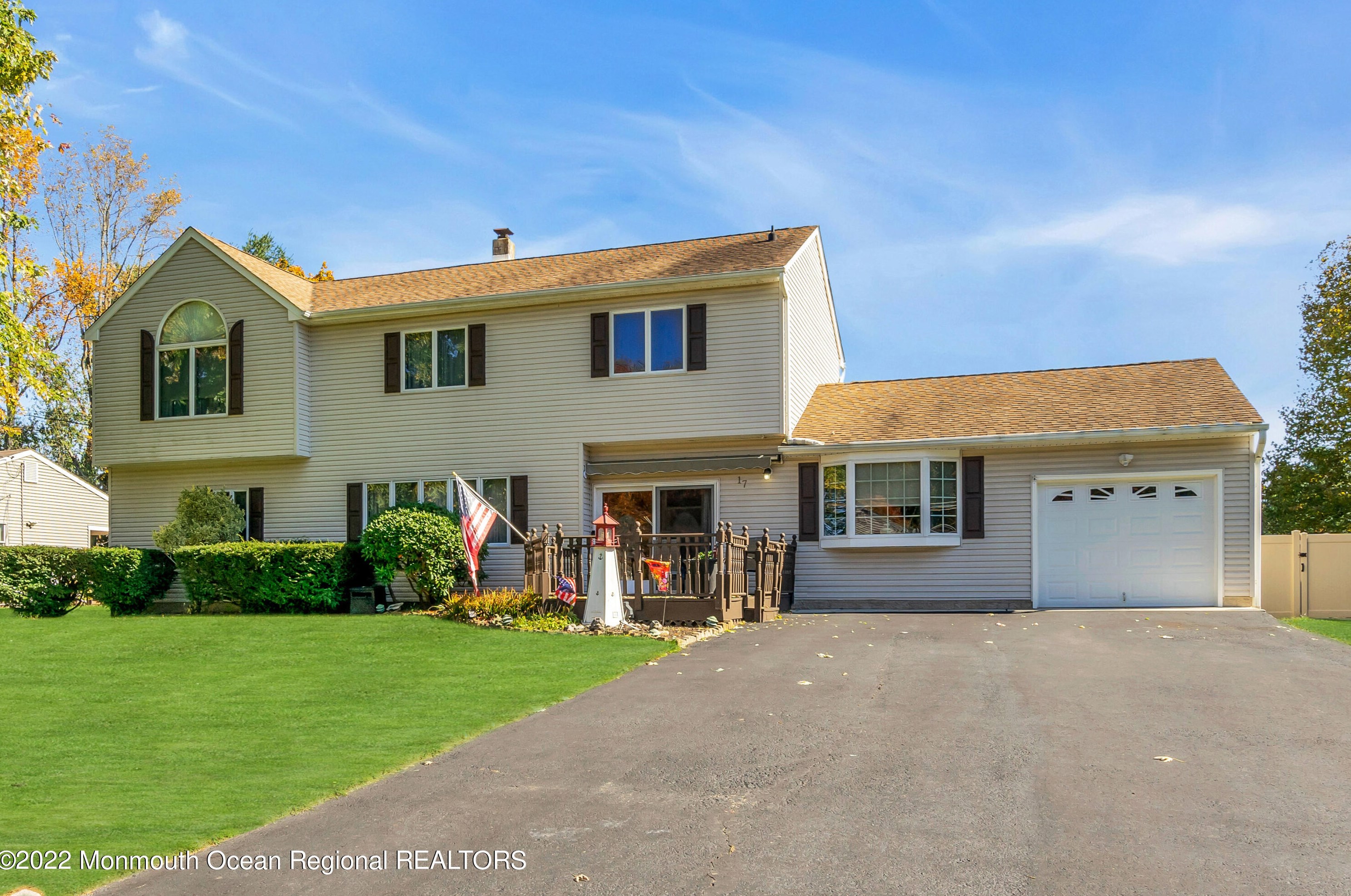 17 Glenmore Rd, East Freehold, NJ 07728-7850
