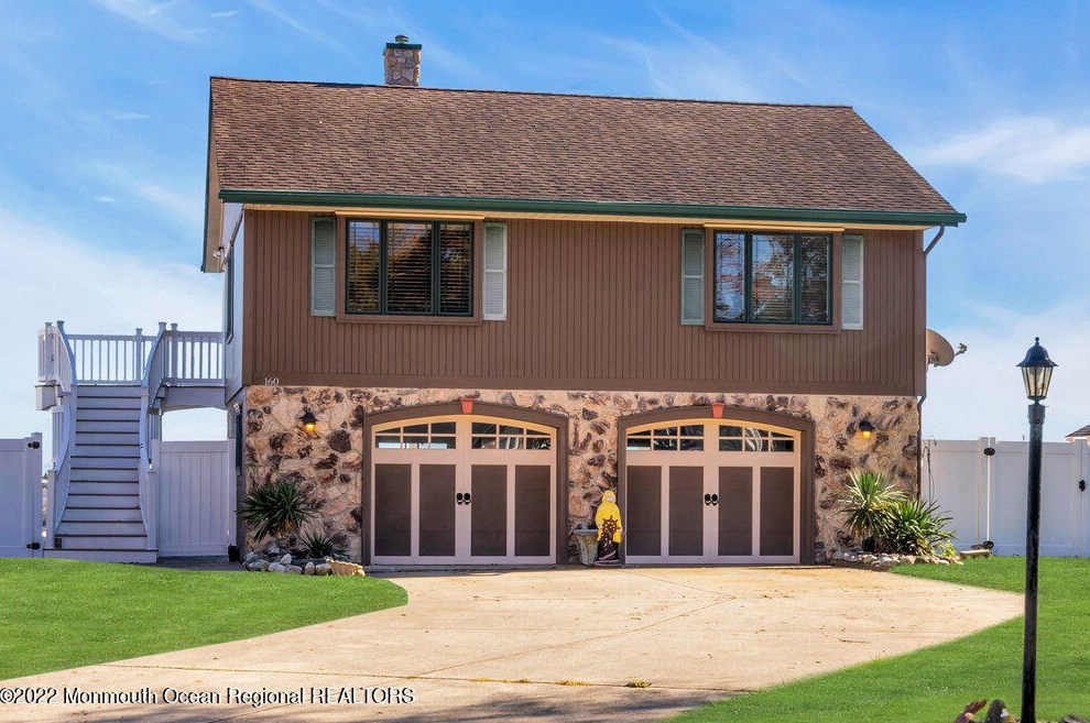 160 Country Club Blvd, Tuckerton NJ  08087-1832 exterior