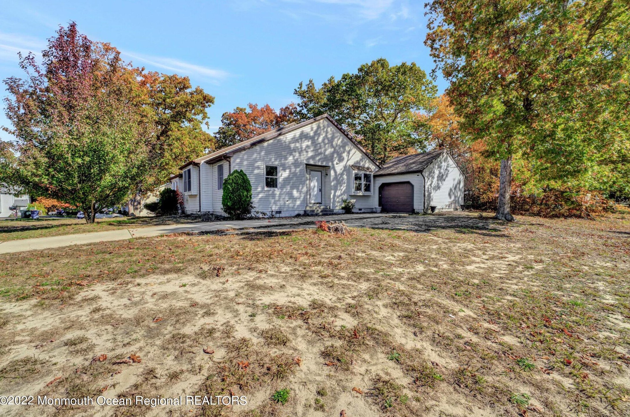 202 Winged Foot Ct, Tuckerton, NJ 08087-3001