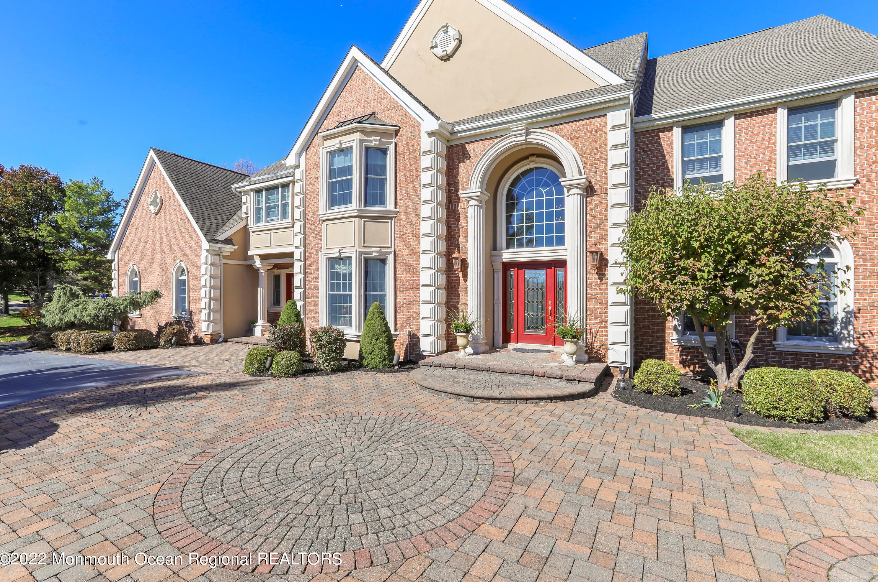 2 Pegasus Dr, Tinton Falls, NJ 07724