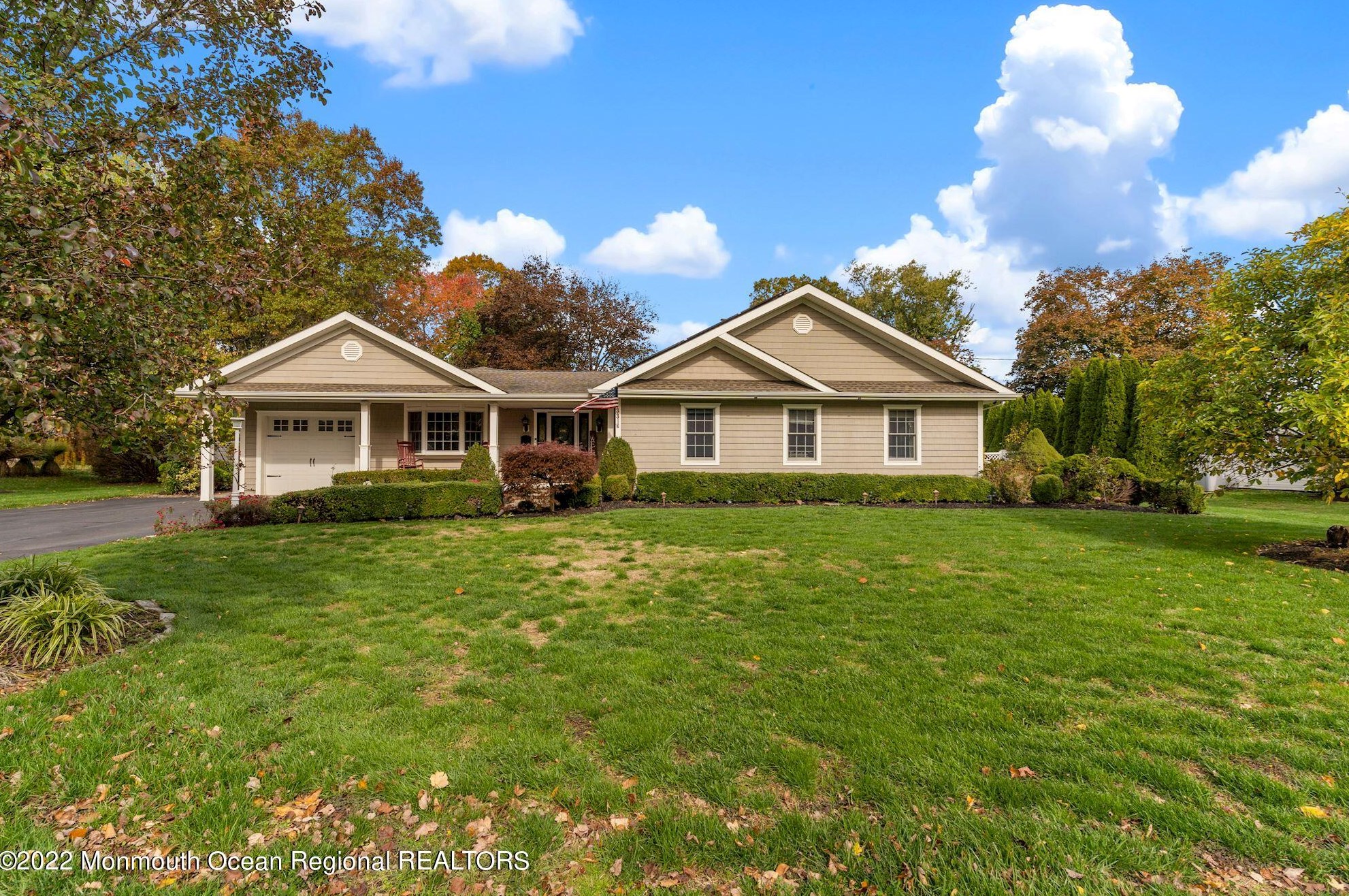 33 Wyckham Rd, Tinton Falls, NJ 07724