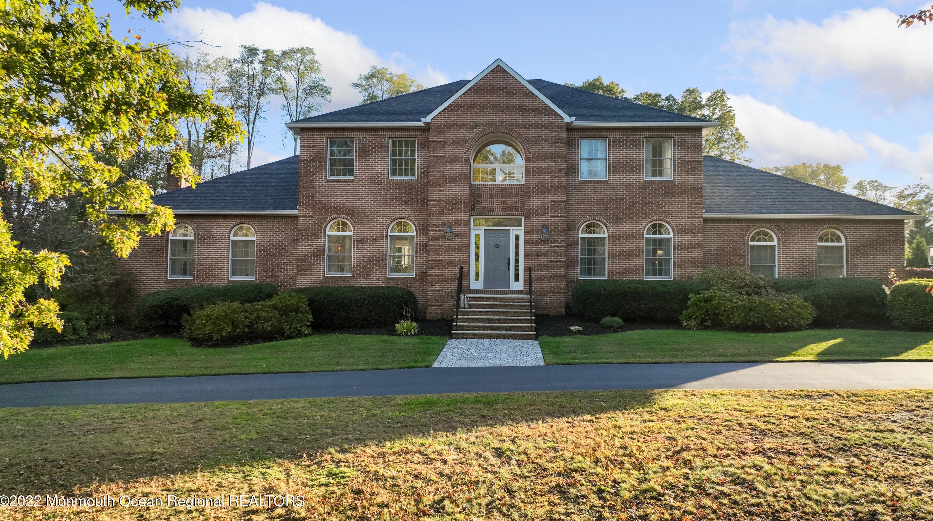 35 Garryford Dr, Middletown, NJ 07748