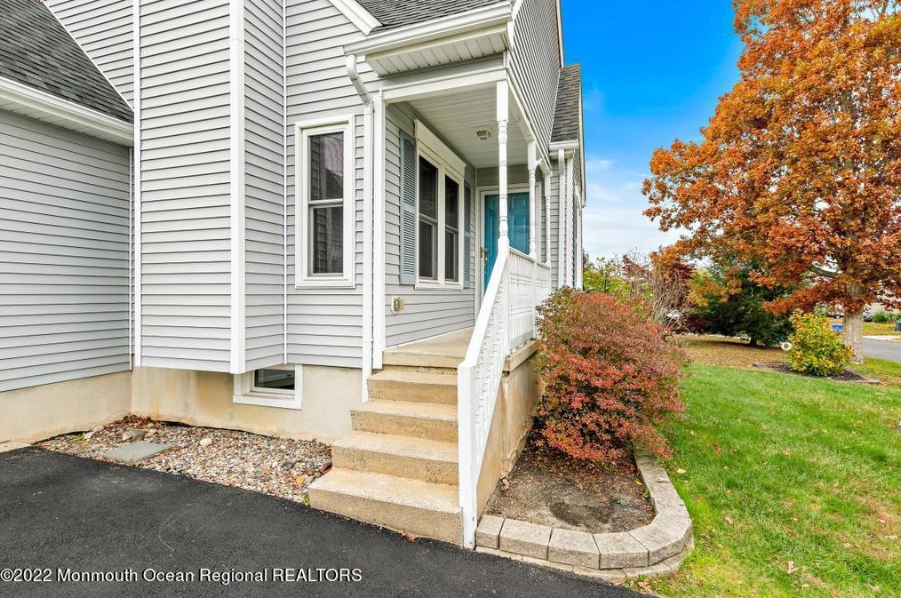 137 Bowline Rd, Cedar Bonnet Island, NJ 08050