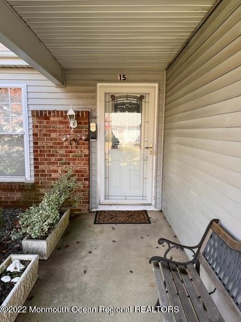 15 Woodstock Ln, Lakehurst, NJ 08759