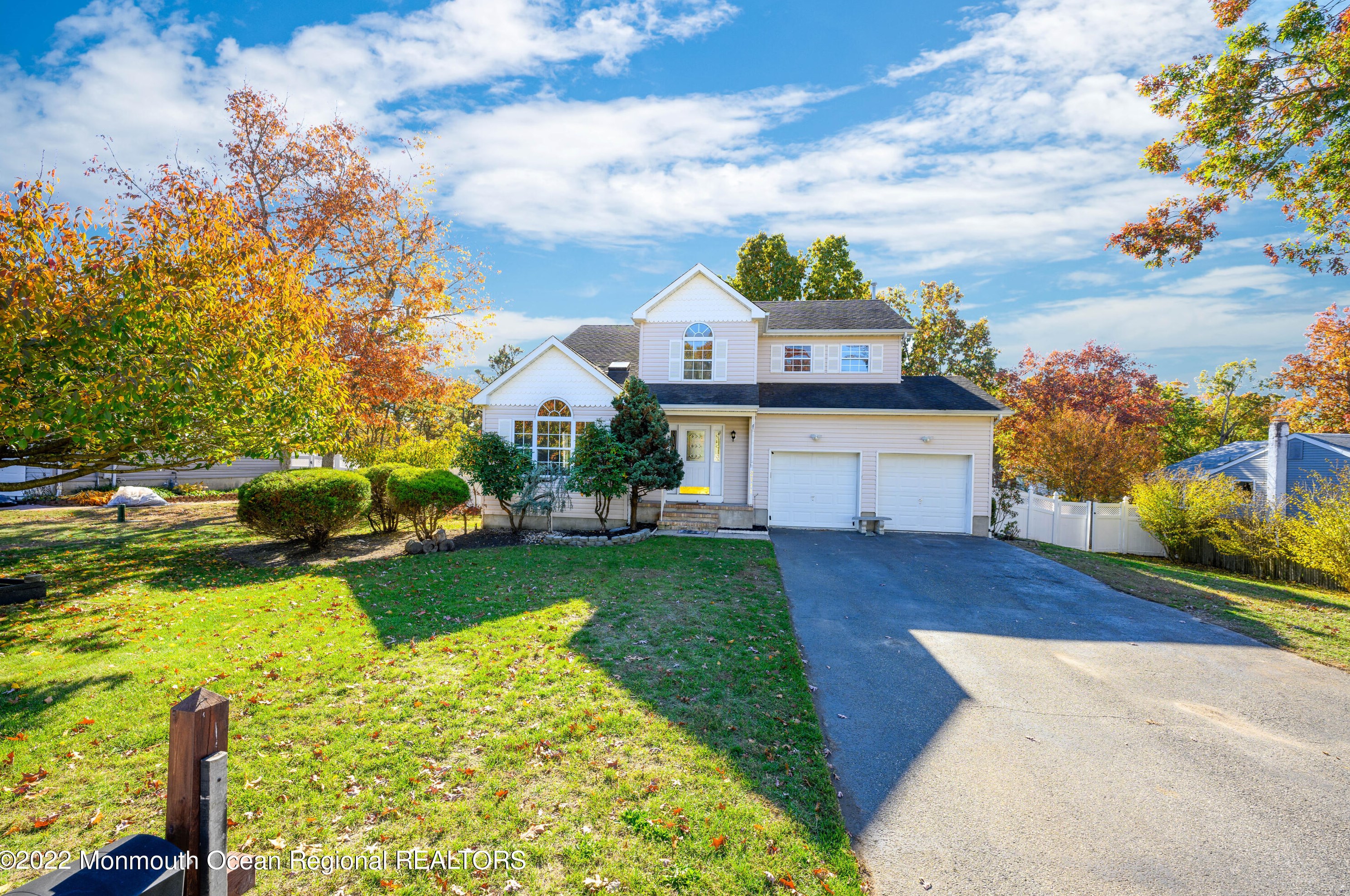 2111 Cedarview Dr, Toms River, NJ 08757-1252