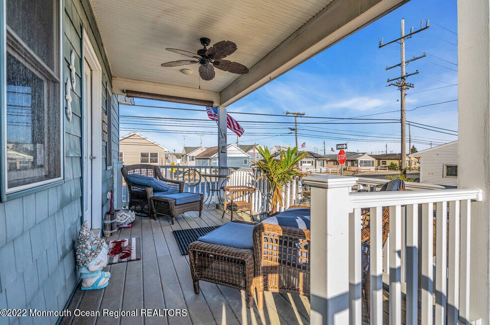 39 Penguin Way E, Lavallette, NJ 08735