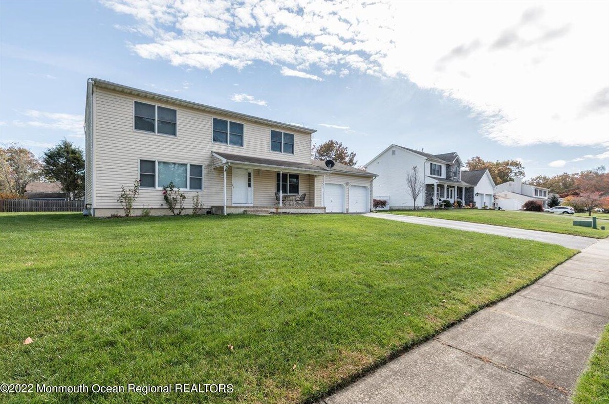 54 Pelican Dr, Berkeley Township, NJ 08721