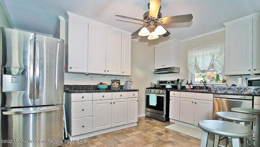 616 Cable Ave, Beachwood NJ  08722-3638 exterior