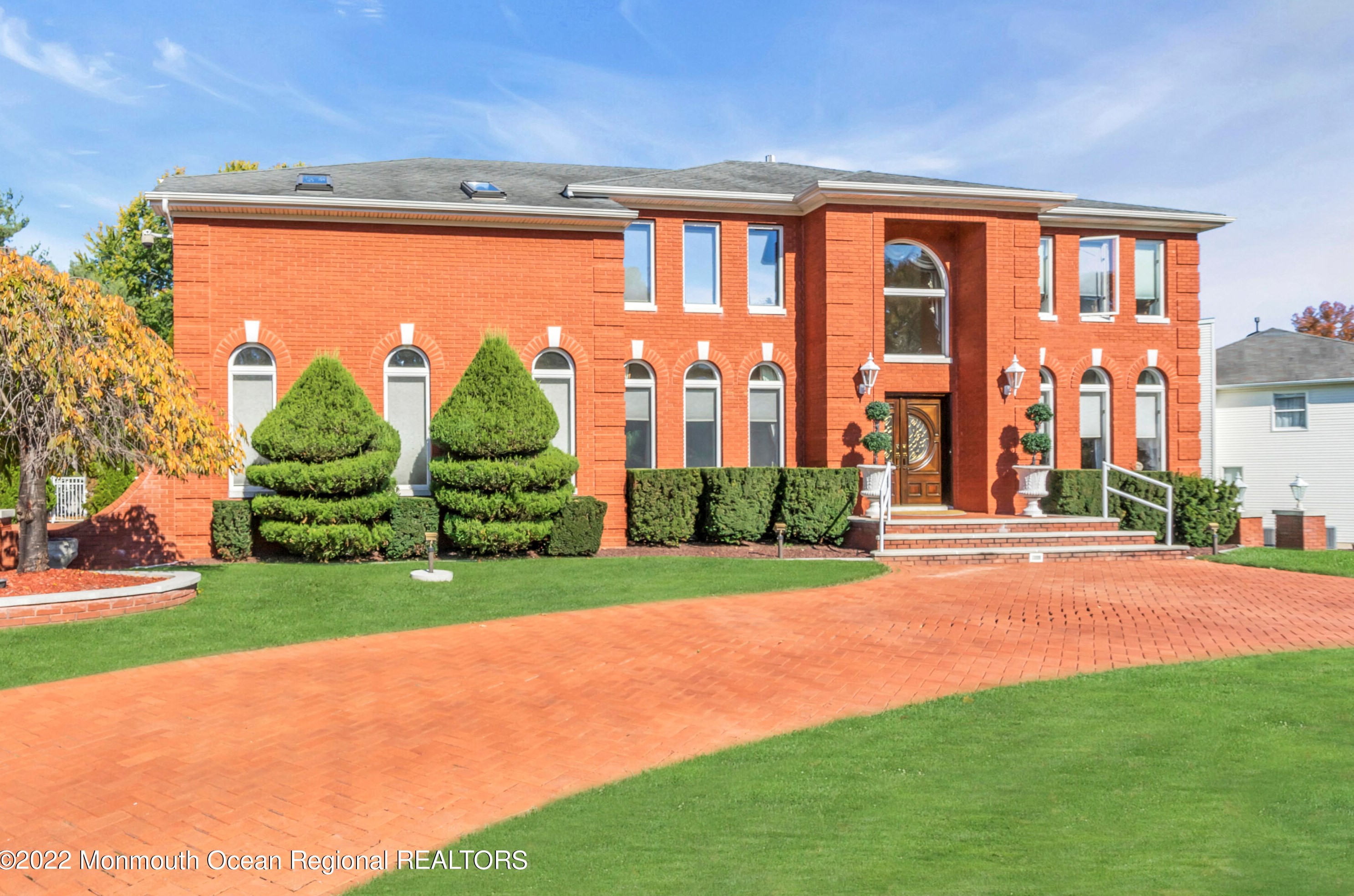 4 Brentwood Dr, Millstone Township, NJ 07726-4325