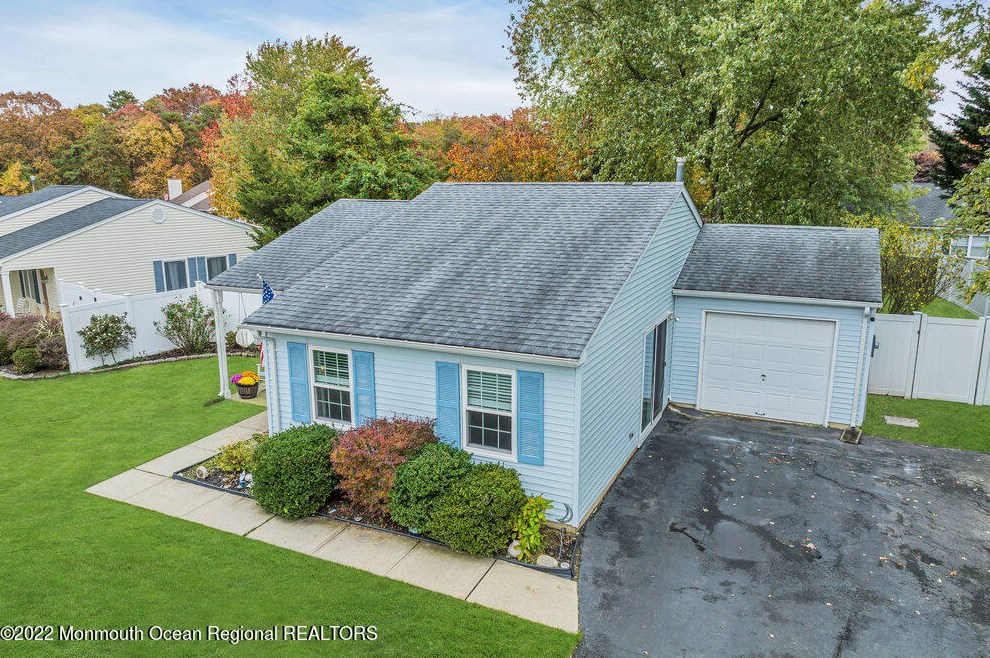50 Williamsburg Dr, Wall Township, NJ 07753