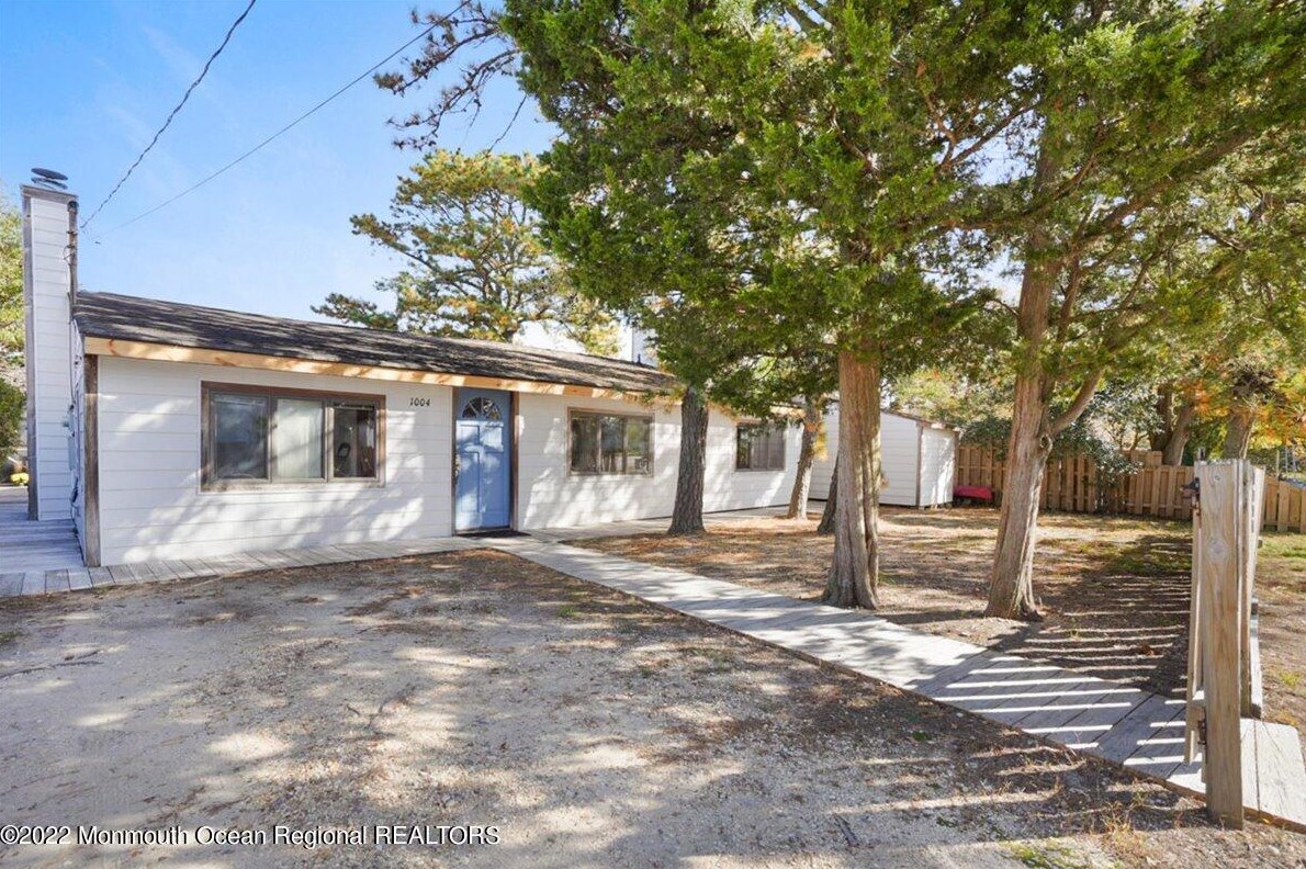 1004 Kohala Dr, Lacey, NJ 08731