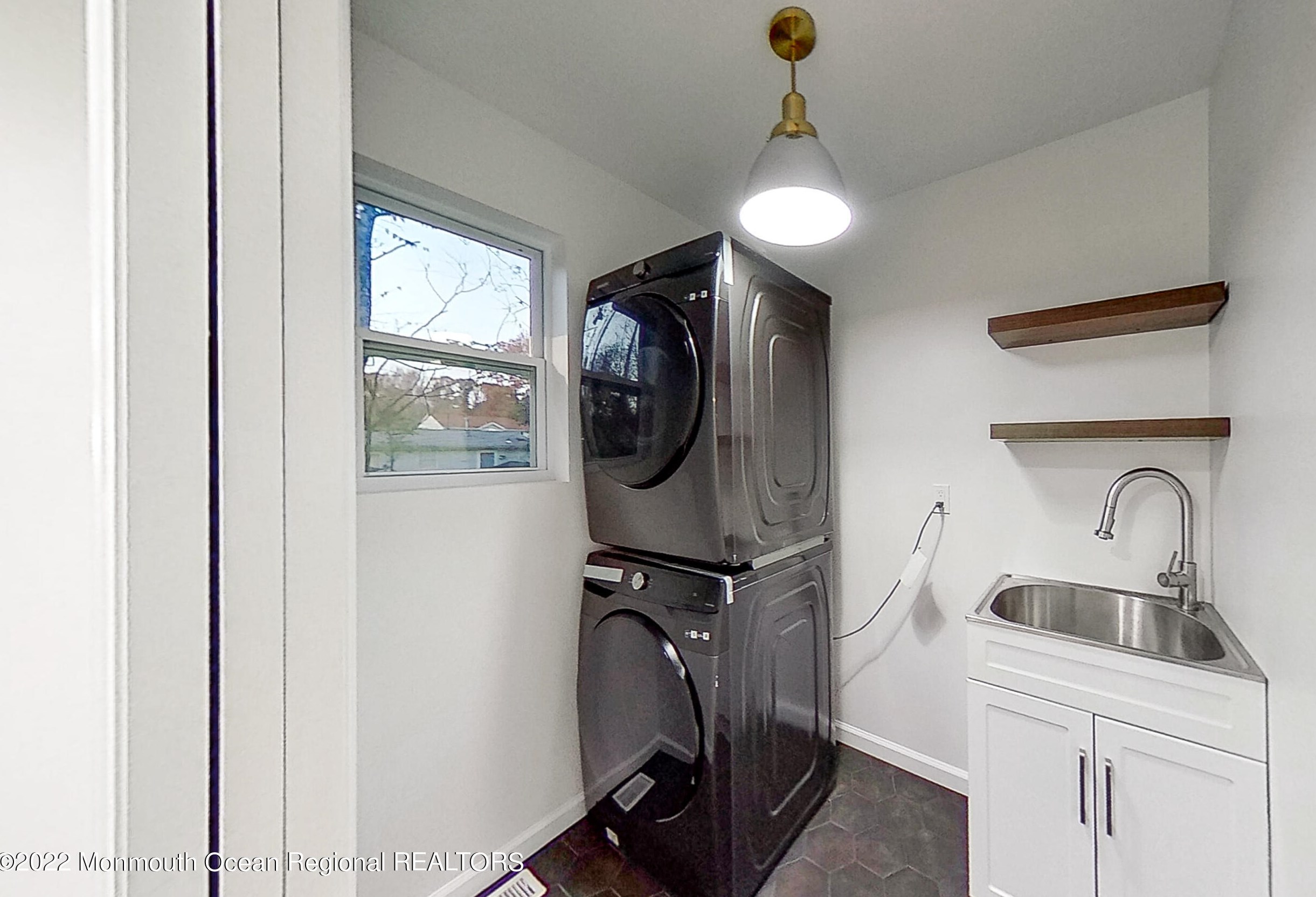 221 Truman Ave, Aura NJ  08028-3394 exterior