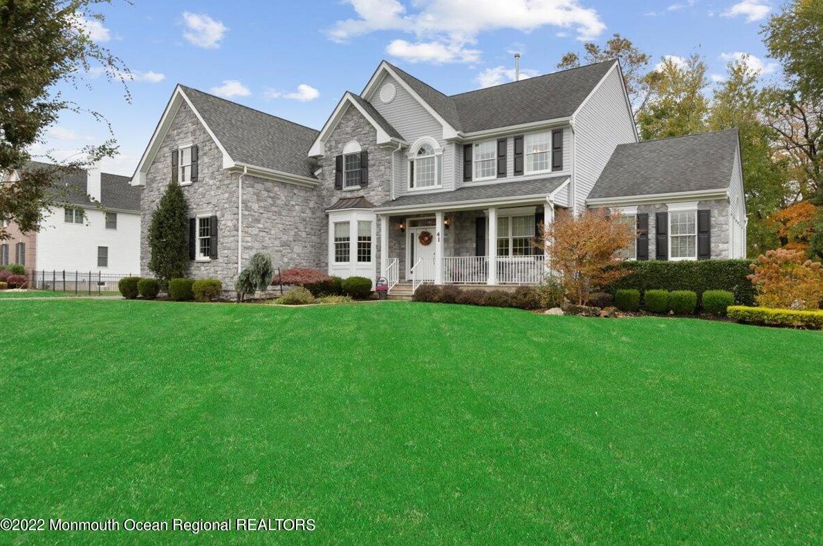 41 Great Bridge Rd, East Freehold, NJ 07728-5452