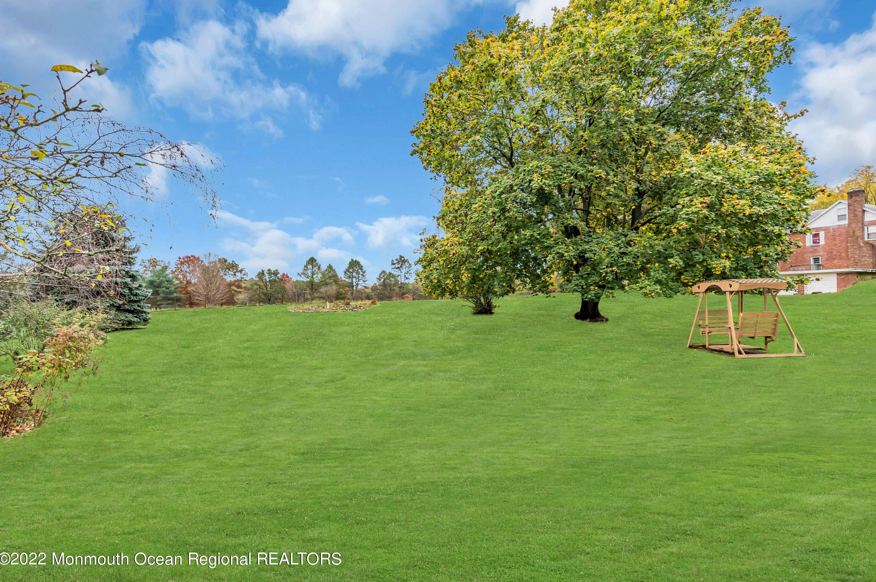 70 Reynolds Dr, Tinton Falls, NJ 07724