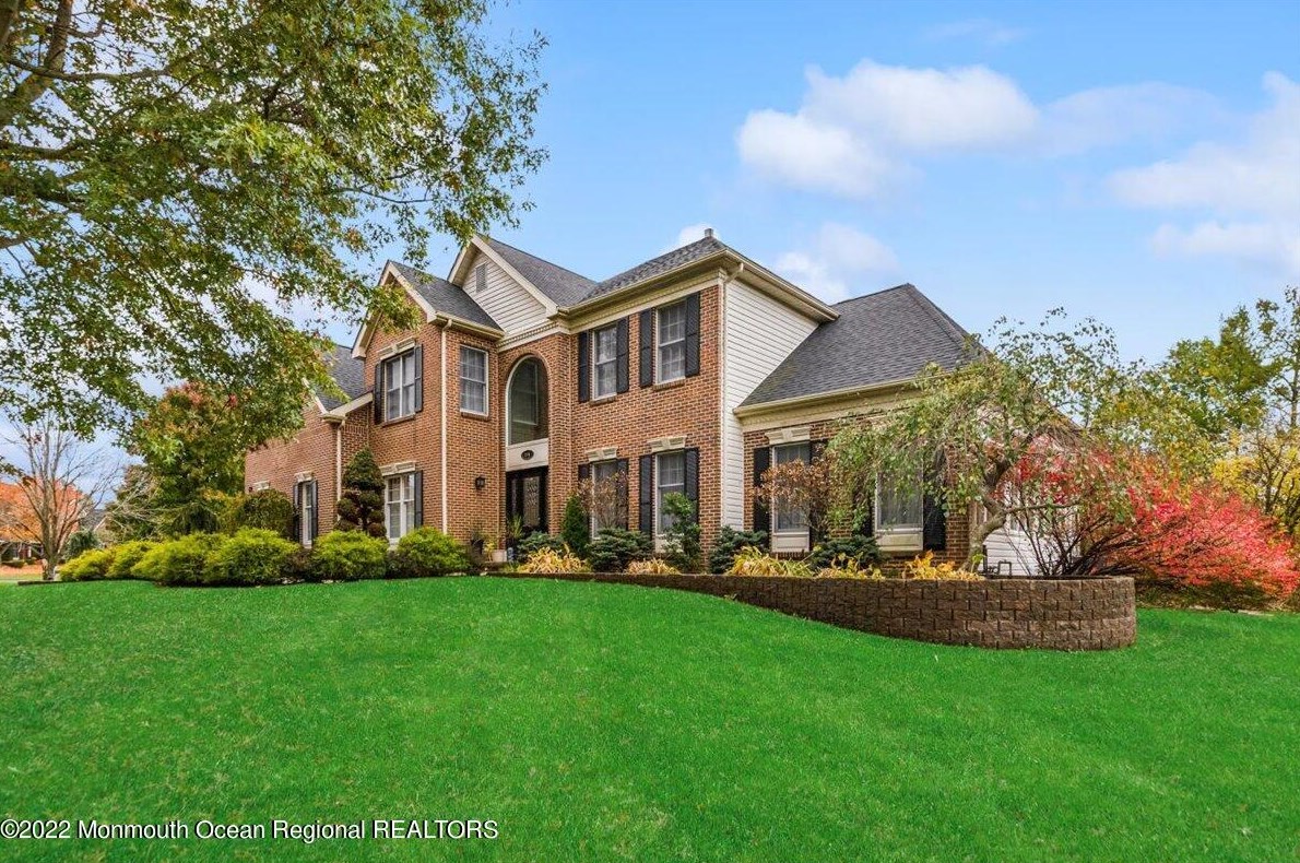 191 Round Hill Dr, East Freehold, NJ 07728