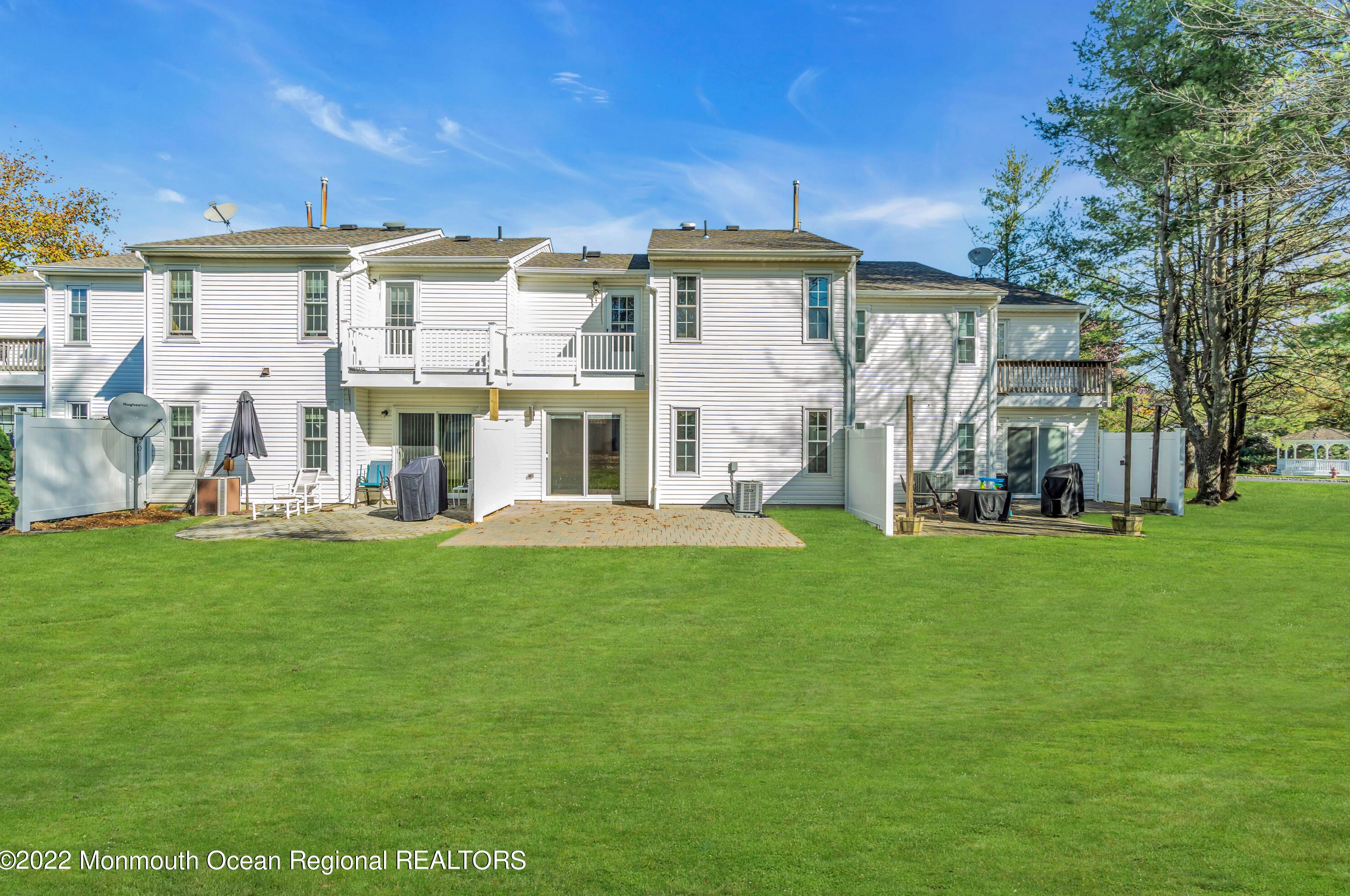 6 Pointe Cir, Wall Township NJ  07753-7933 exterior