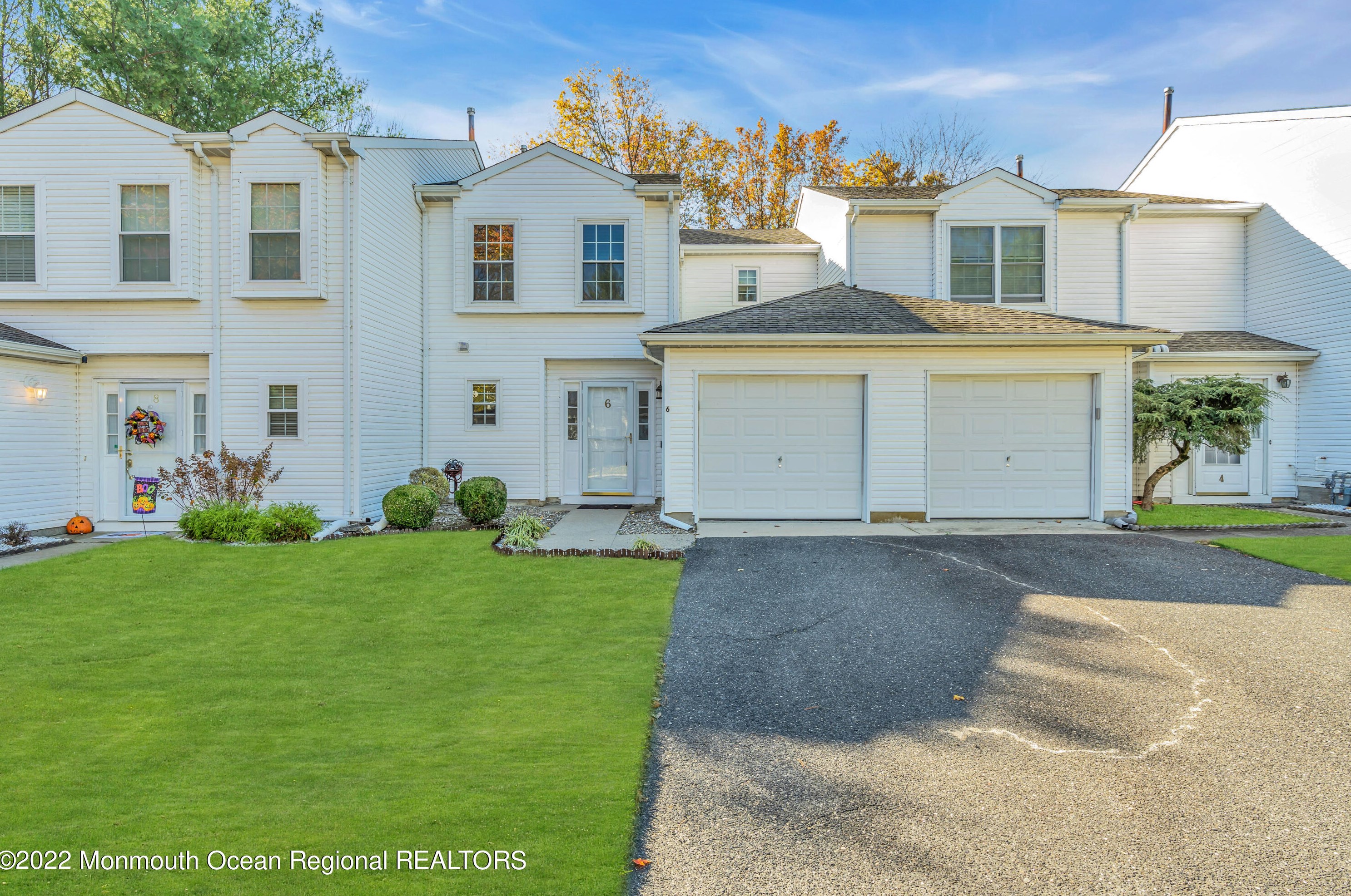 6 Pointe Cir, Wall Township NJ  07753-7933 exterior