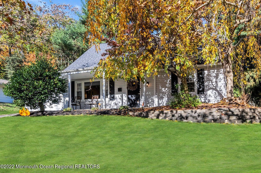 99 Idlebrook Ln, Matawan, NJ 07747-1739