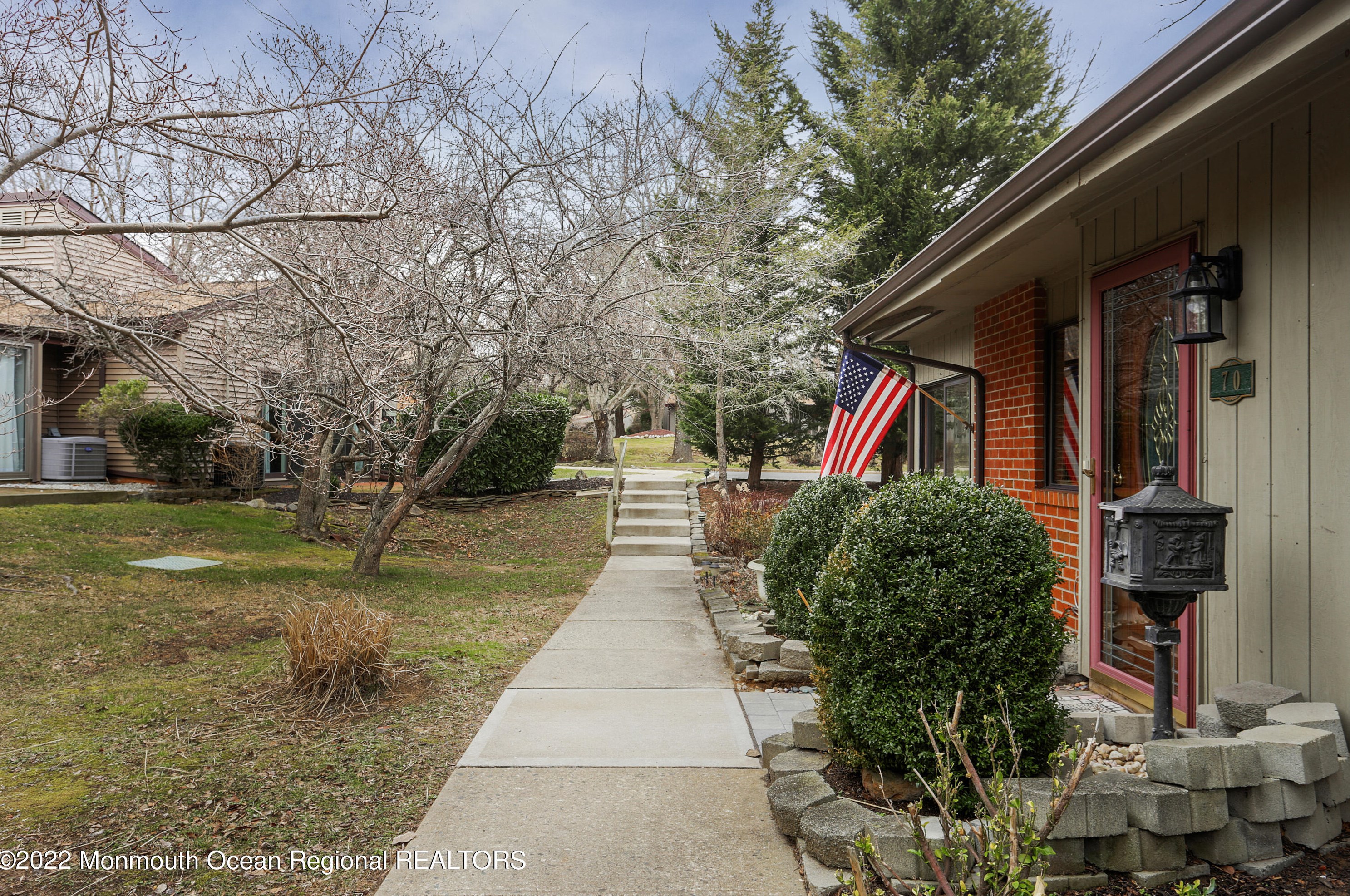 70 Ellsworth Ct, Tinton Falls, NJ 07701