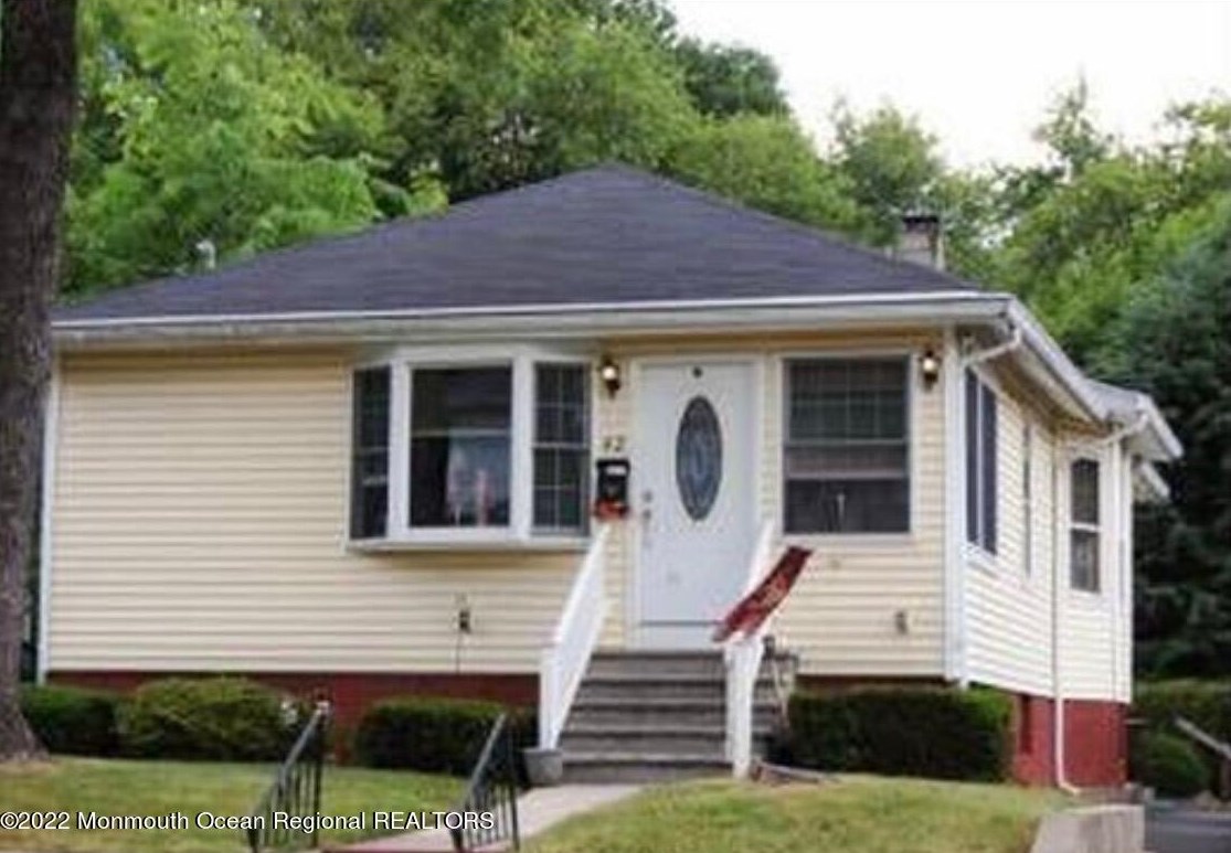 42 Vreeland Ave, Midland Pk, NJ 07432-1802