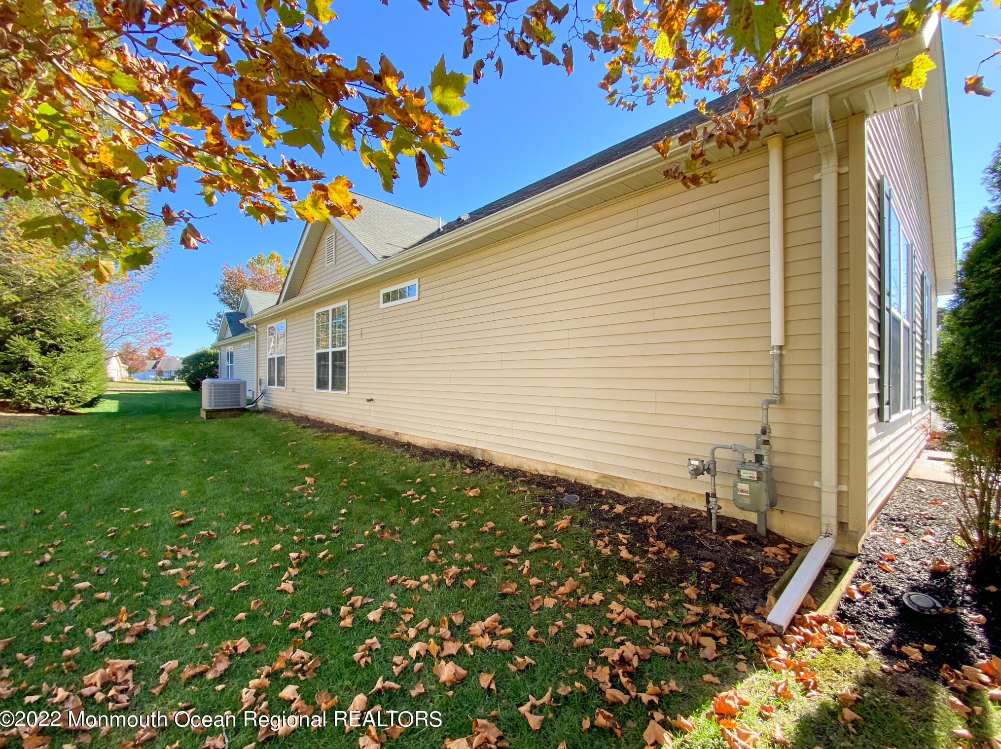 8 Winkle Ct, Lakehurst, NJ 08759