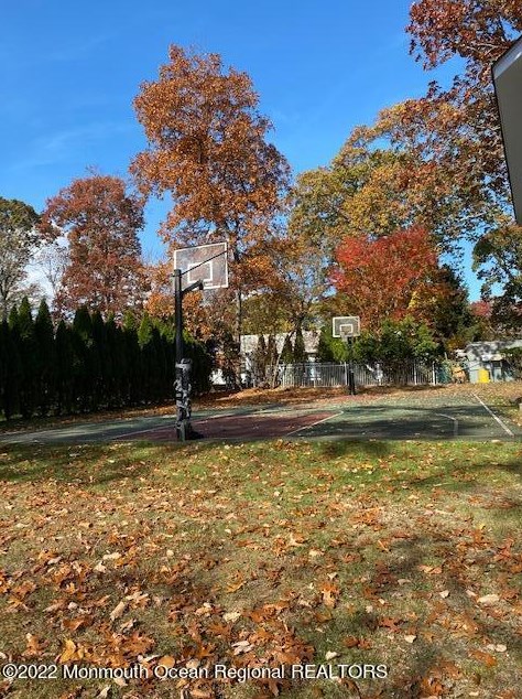 275 Garfield Ave, Oakhurst, NJ 07755
