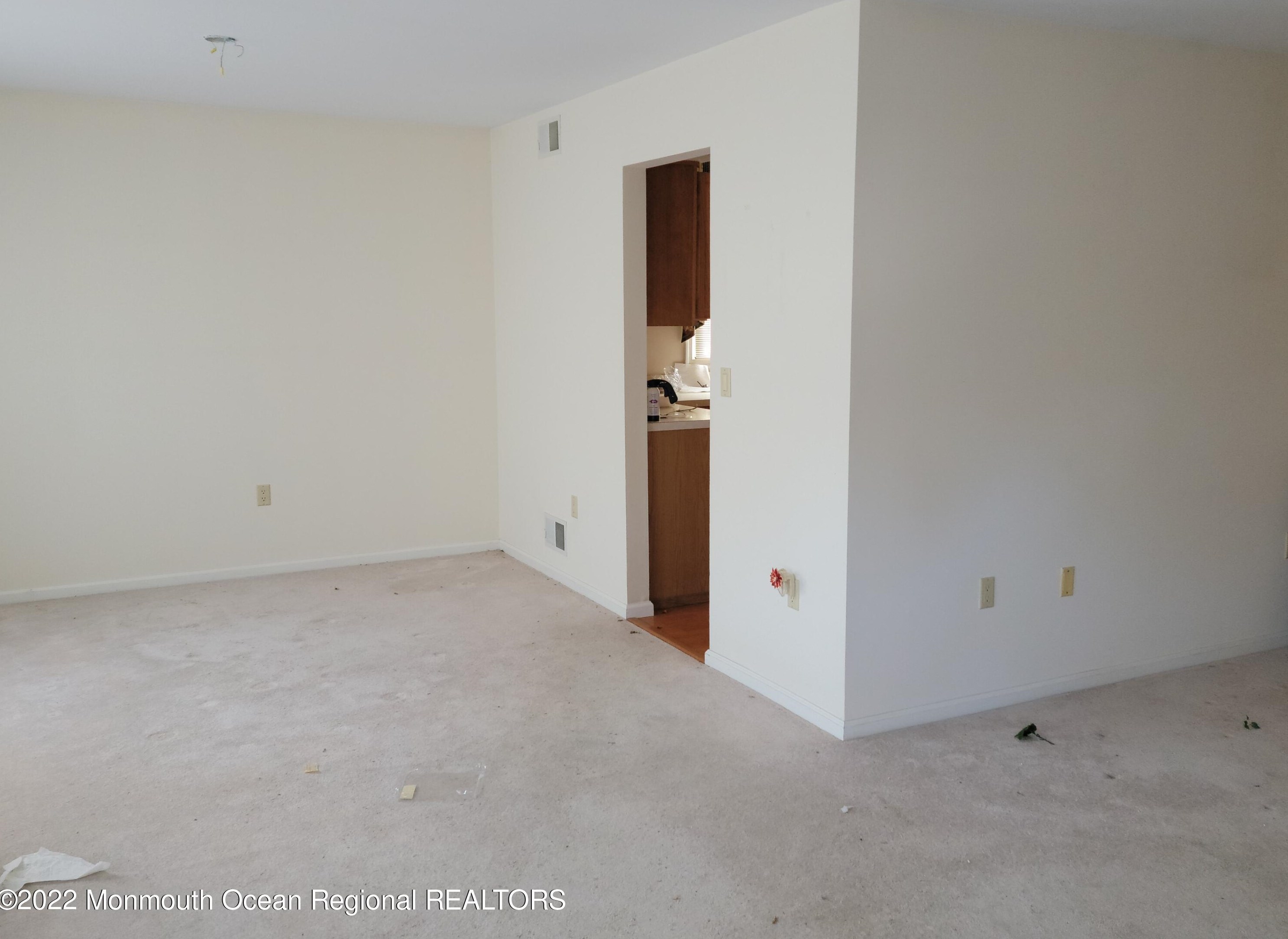 2 Taylor Ct, Lakewood, NJ 08701