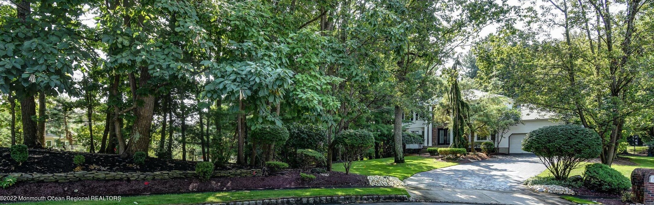 5 Knollwood Ct, Millstone Township, NJ 07726-4652