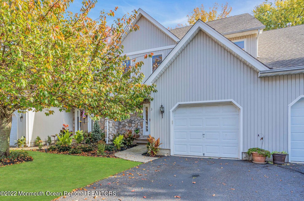 3 Hickory Ln, Little Silver, NJ 07739