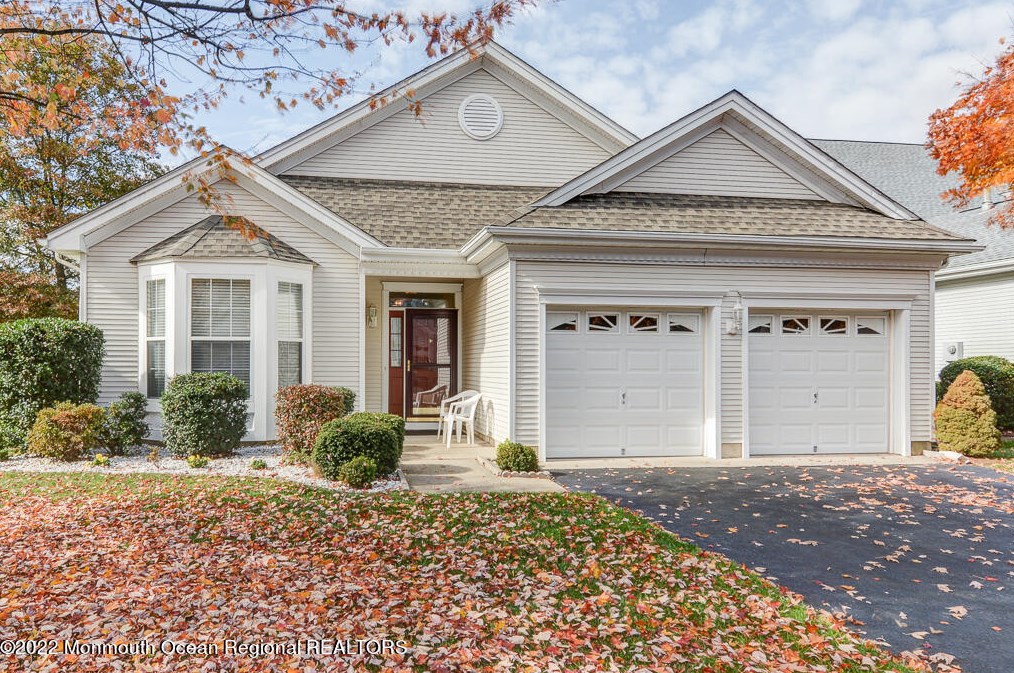 37 Springlawn Dr, Lakewood, NJ 08701