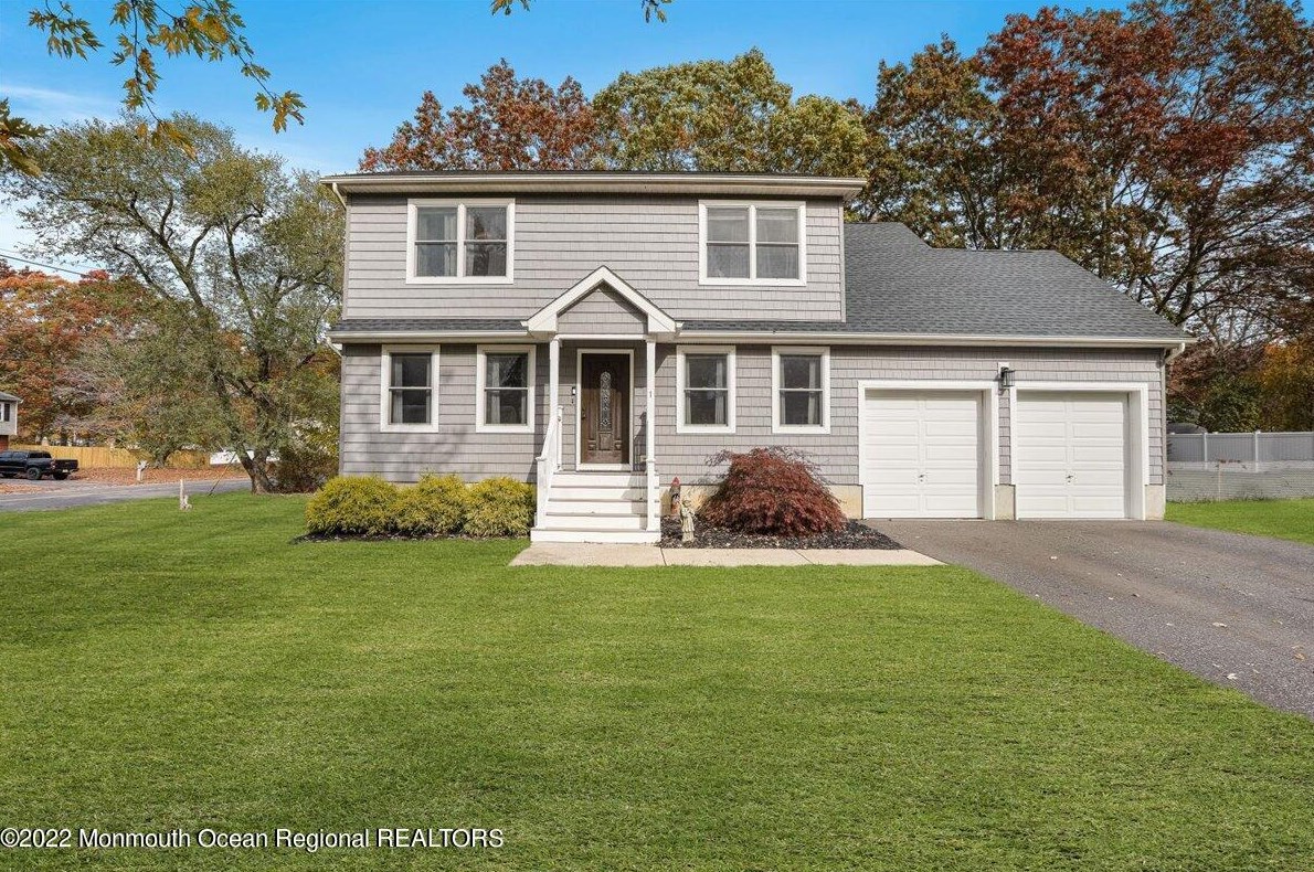1 Widgeon Dr, Berkeley Township, NJ 08721