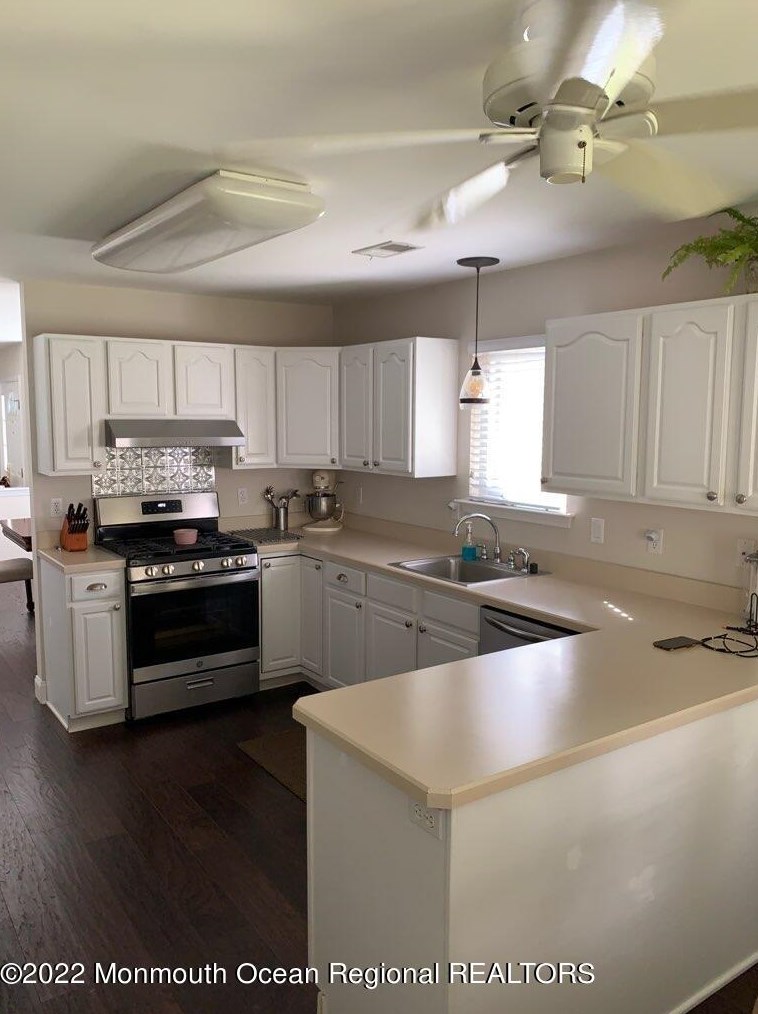 4 Round Valley Ct, Lakewood, NJ 08701