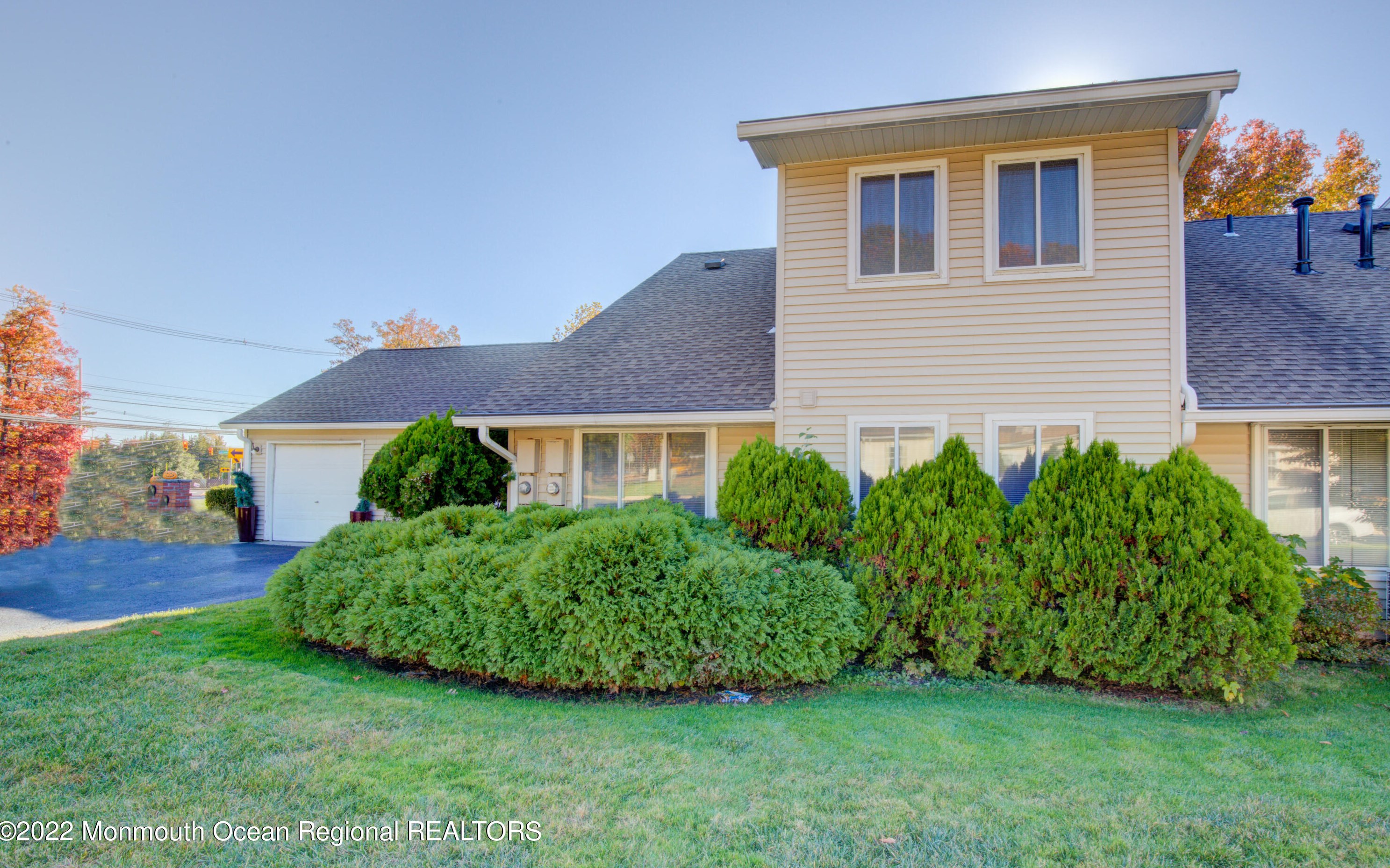 1 Sutton Dr, Bricktown, NJ 08724