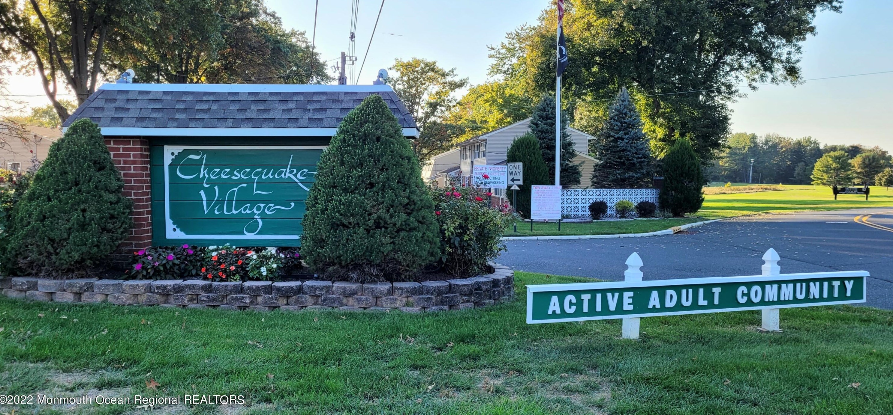 4 California Ct, Matawan NJ  07747-3602 exterior