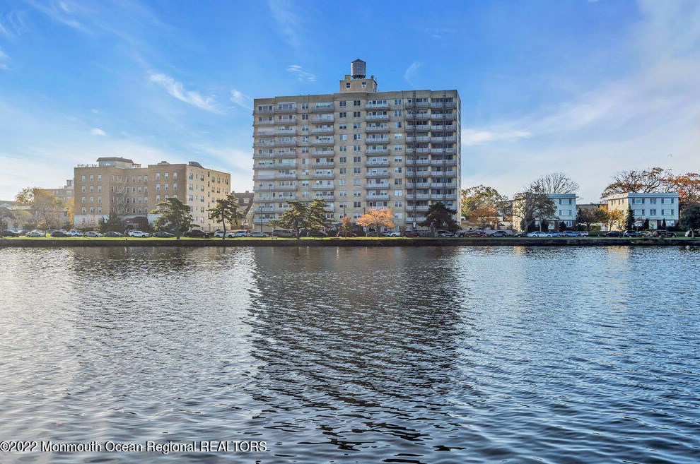 510 Deal Lake Dr #8b, Tinton Falls, NJ 07712