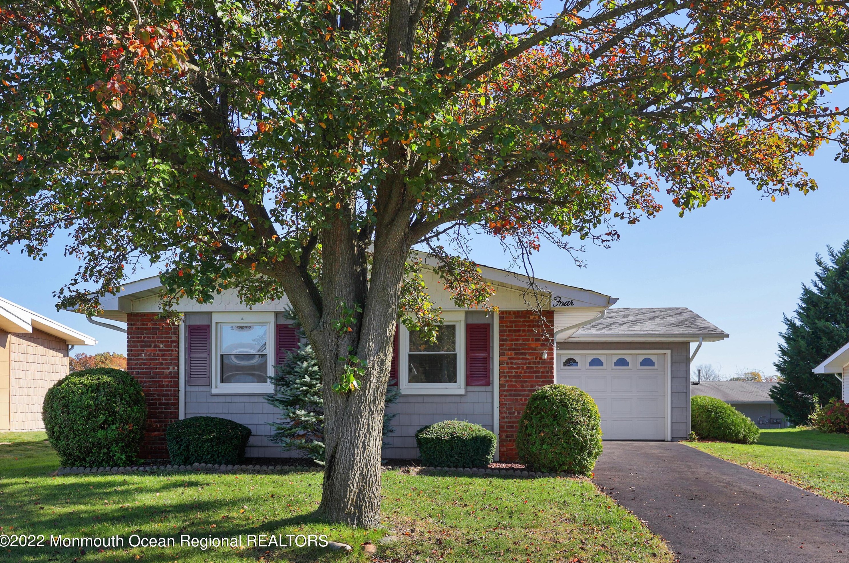 4 Owen Ln, Bricktown, NJ 08724