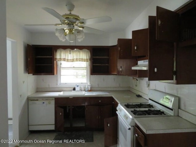 21 Stanford Dr, Toms River NJ  08757-4404 exterior