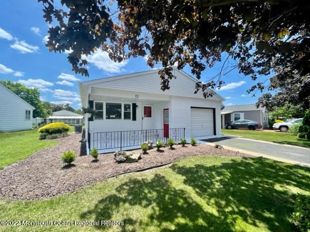 11 Lismore Dr, Toms River NJ  08757-5947 exterior