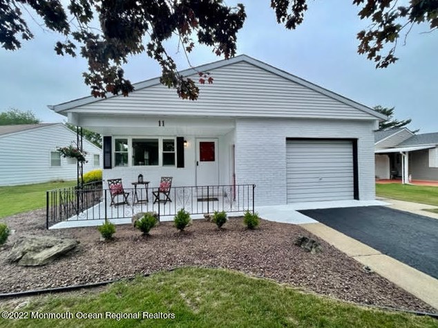 11 Lismore Dr, Toms River NJ  08757-5947 exterior