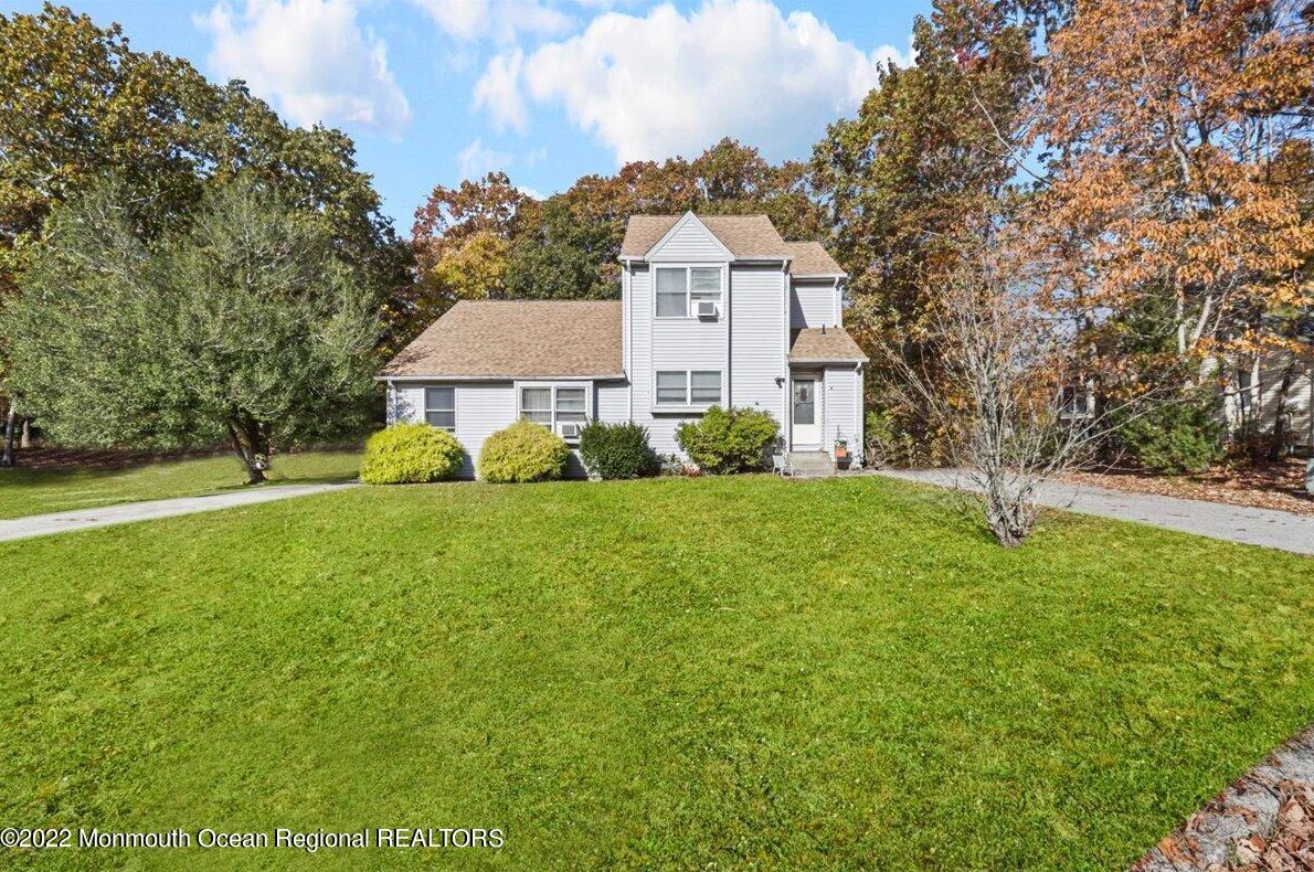 6 Winged Foot Ln, Tuckerton, NJ 08087-3003